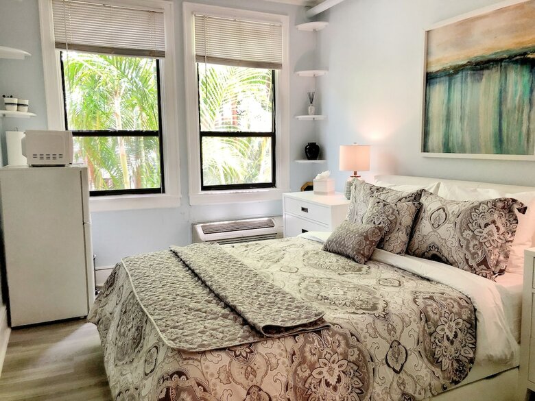 Aparthotel Designer Decorated Palm Beach Hotel New