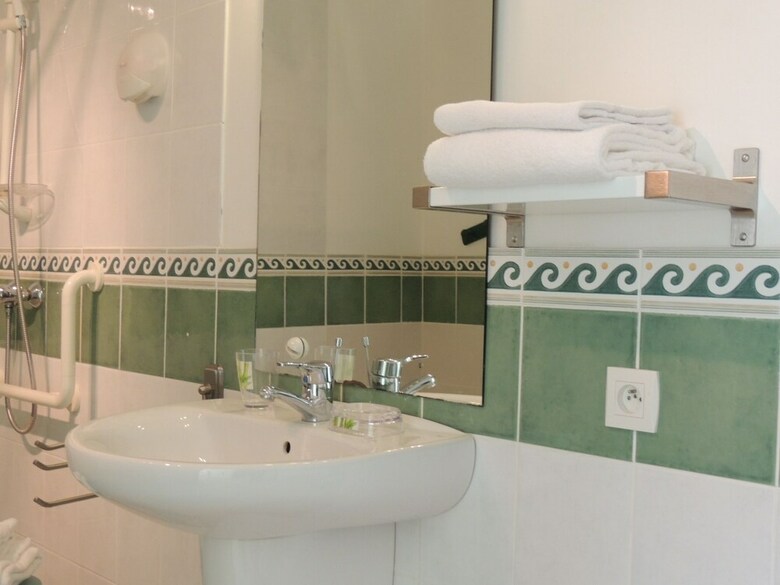 Hotel Chambres D'h�tes Les Pi�ris