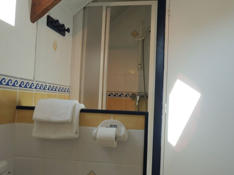 Hotel Chambres D'h�tes Les Pi�ris