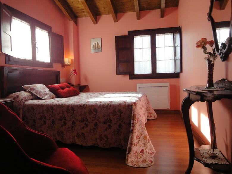 Apartamentos Rurales Villa de Sa�n