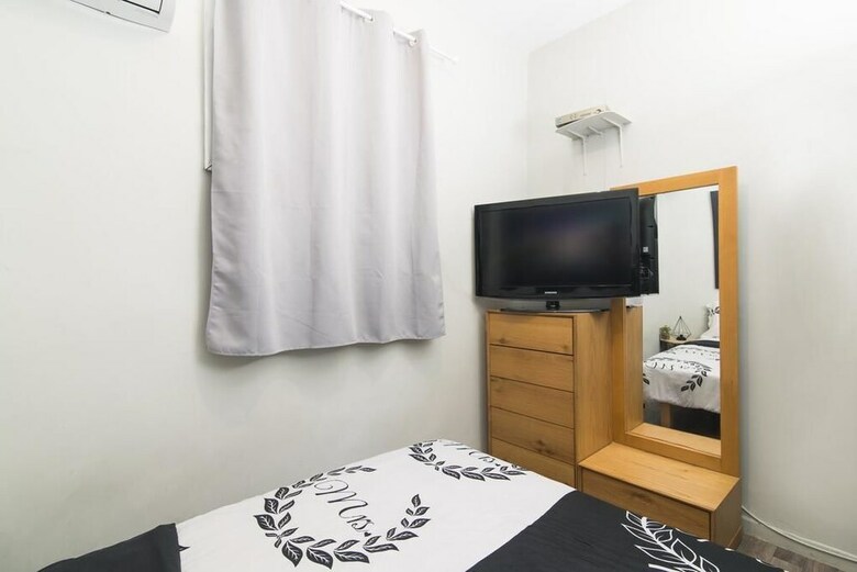 Hostal Sapir Hostel - Adults Only