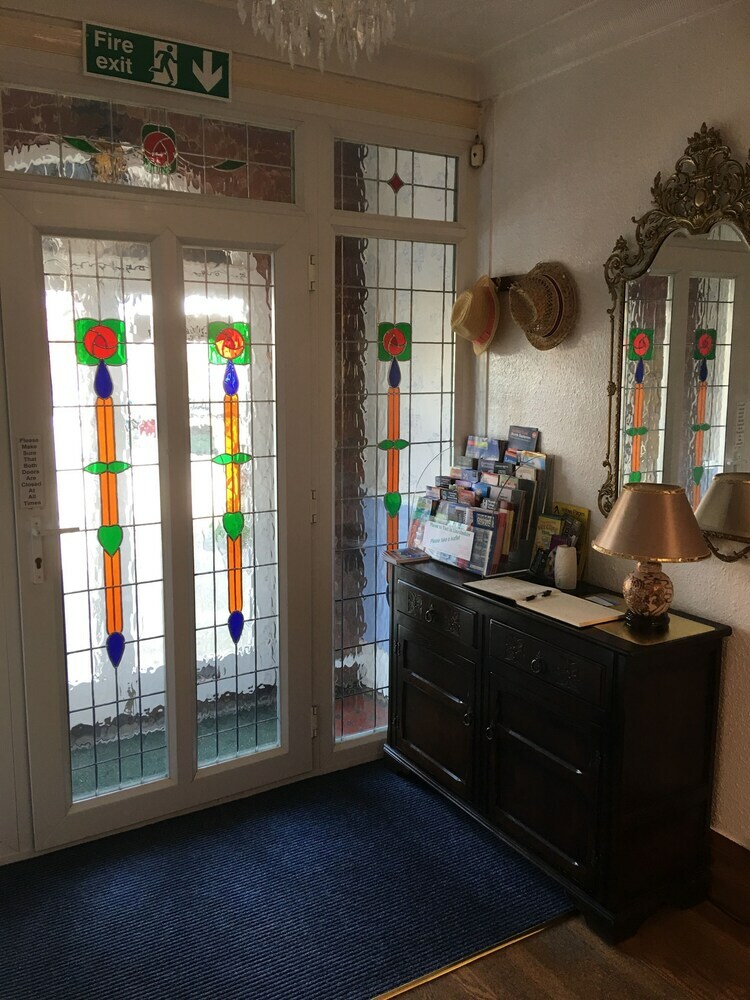 Bed & Breakfast Whiteways Hotel