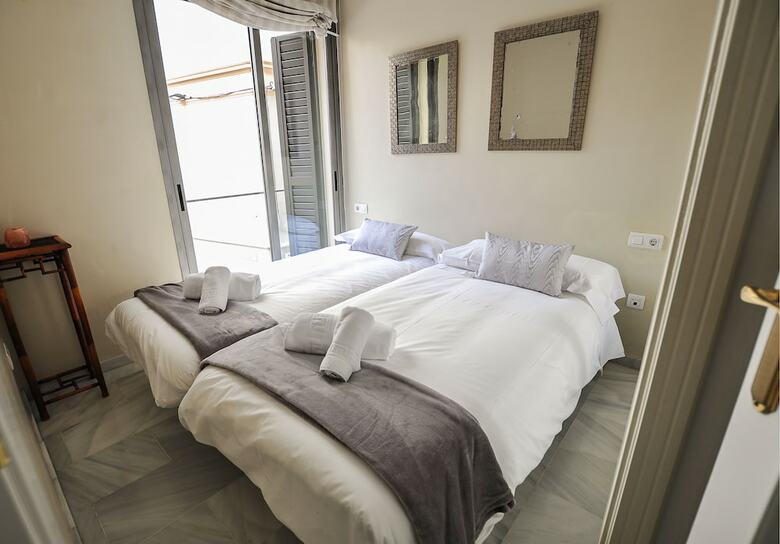 Renthas Plaza Flores Apartment