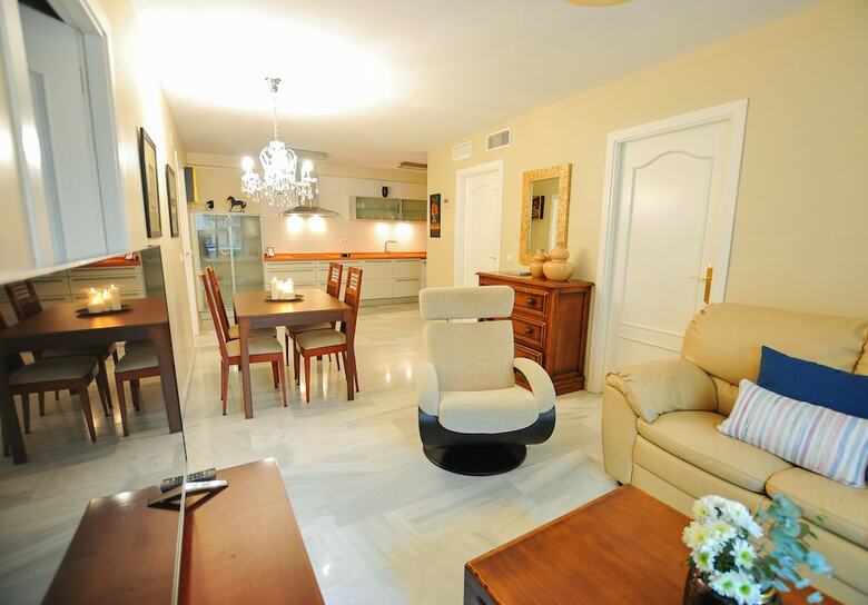 Renthas Plaza Flores Apartment