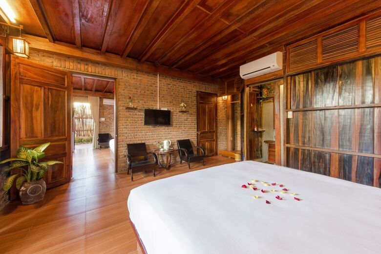 Bed & Breakfast Wooden Lodge Homestay