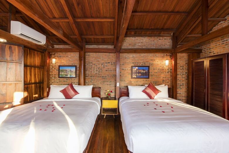Bed & Breakfast Wooden Lodge Homestay