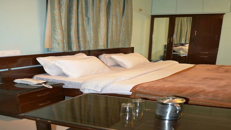 Hotel Majestic Oak Bush