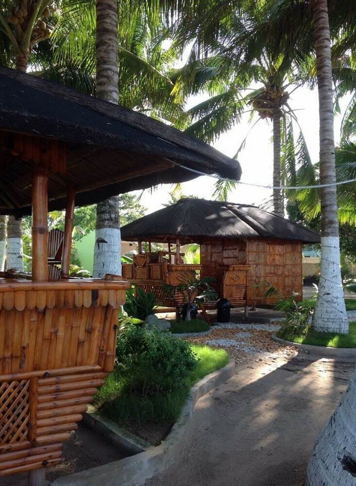 Hotel Nichos Island Resort