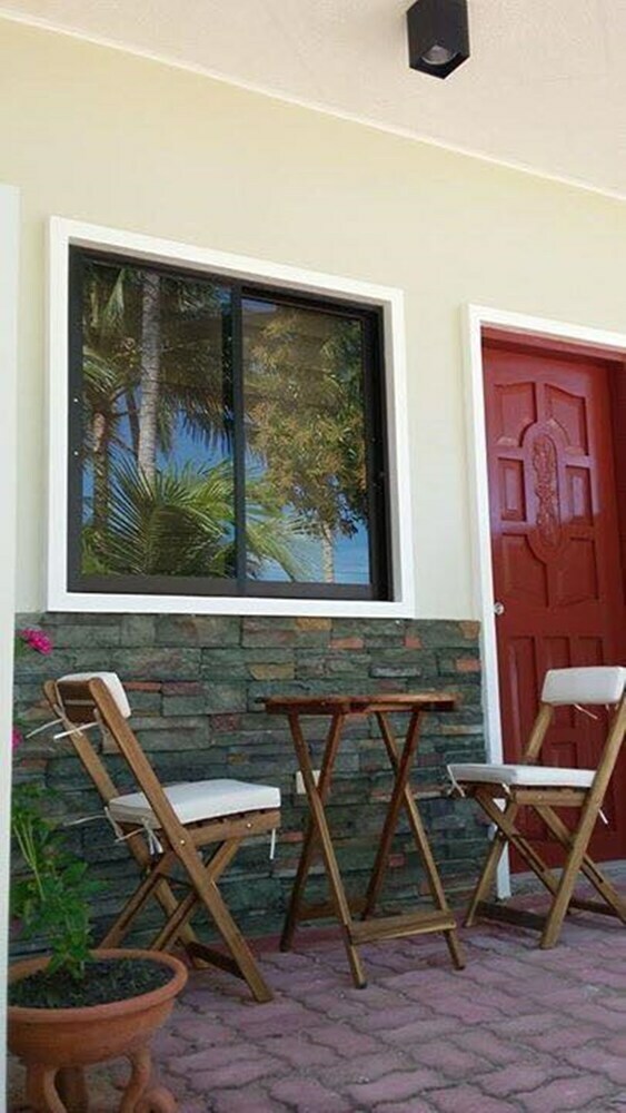 Hotel Nichos Island Resort