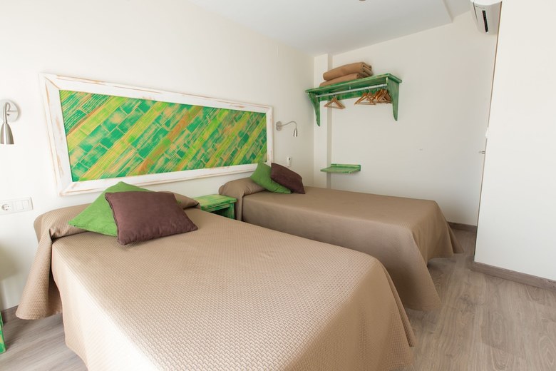 Hotel Hostal Apartamentos El Gallo