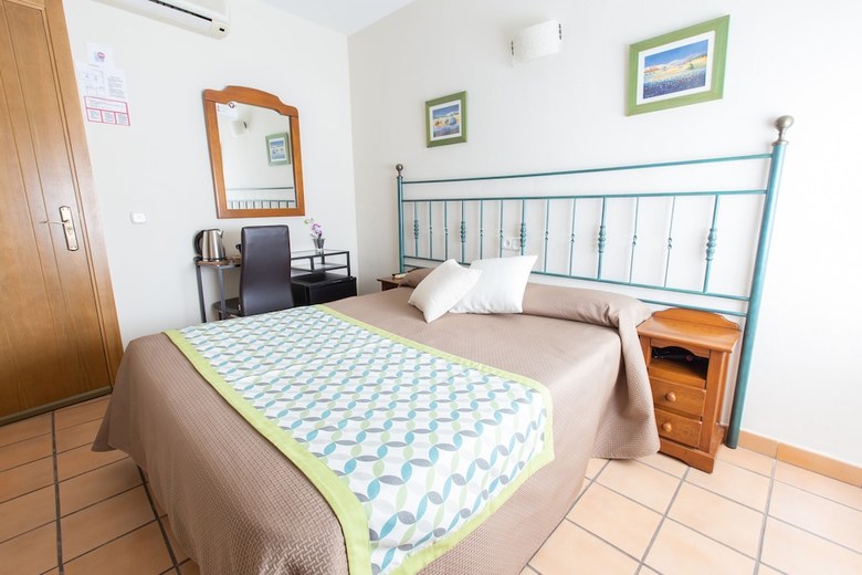 Hotel Hostal Apartamentos El Gallo