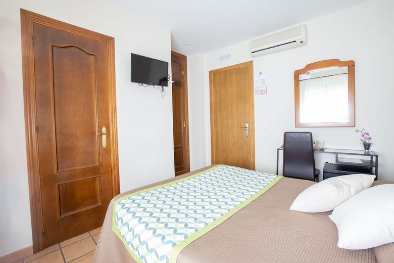 Hotel Hostal Apartamentos El Gallo
