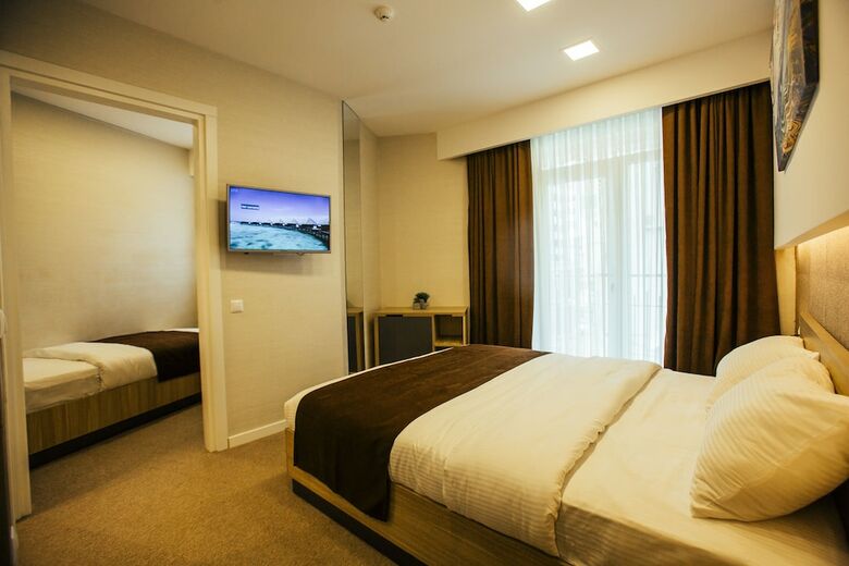 Hotel West