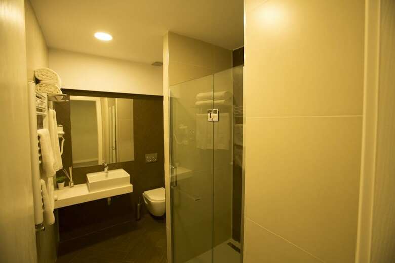 Hotel West