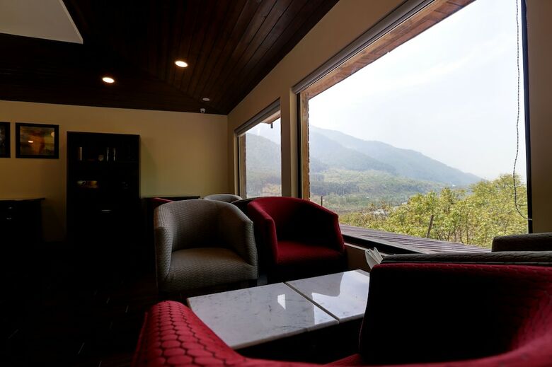 Hotel The Chinar Resorts And Spa