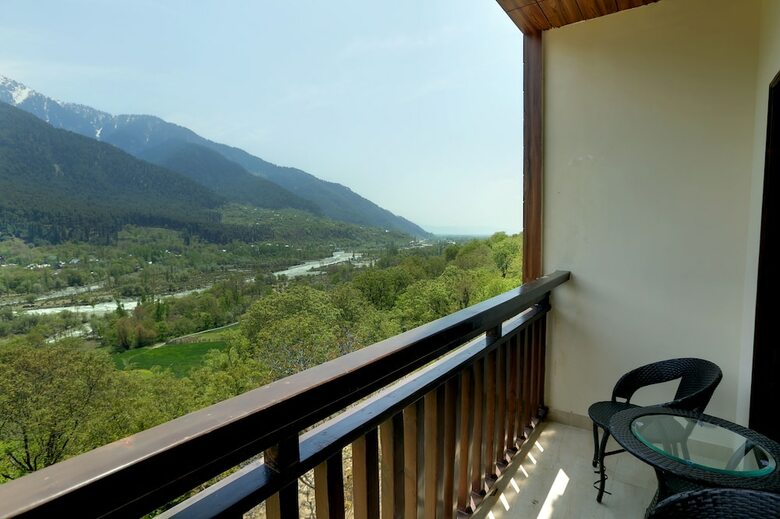 Hotel The Chinar Resorts And Spa