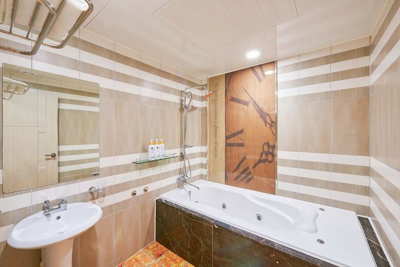 Business Hotel Venture