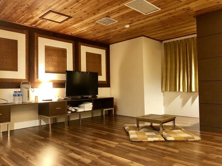 Fenchihu Hotel