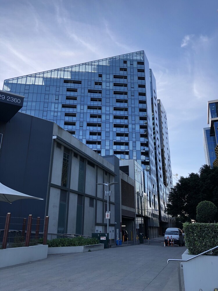 Explore Docklands Lovely Apartment Lvl8