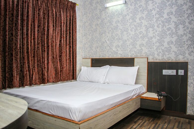 Hotel Desantosh Residency