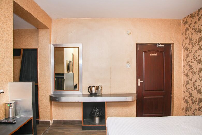 Hotel Desantosh Residency