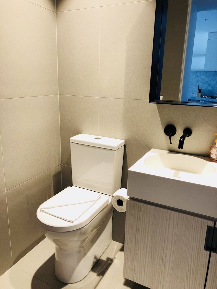Lvl 11 Cosy Apartment Near Lygon St