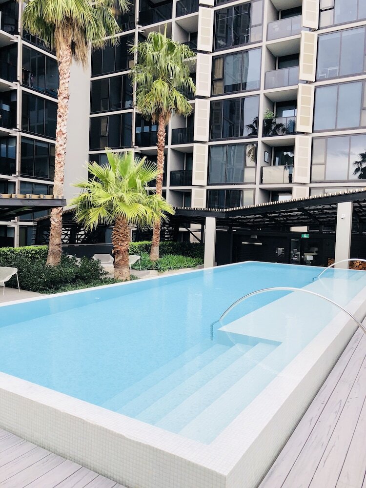 Lvl 11 Cosy Apartment Near Lygon St