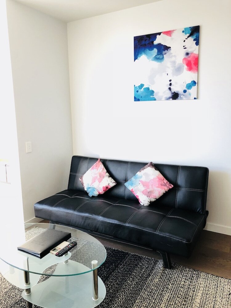 Lvl 11 Cosy Apartment Near Lygon St