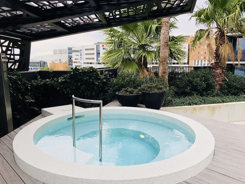 Level 8 Marvelous Apartment With Pool Access