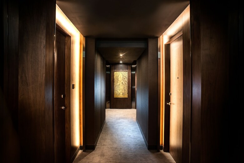 Hotel Soravit On Granville