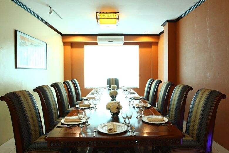 King's Royale Hotel And Resort
