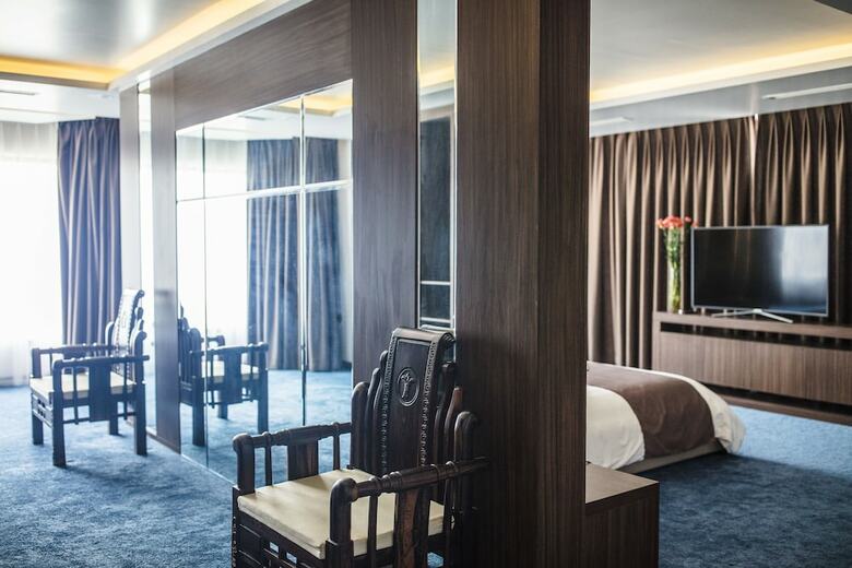 Central Hotel