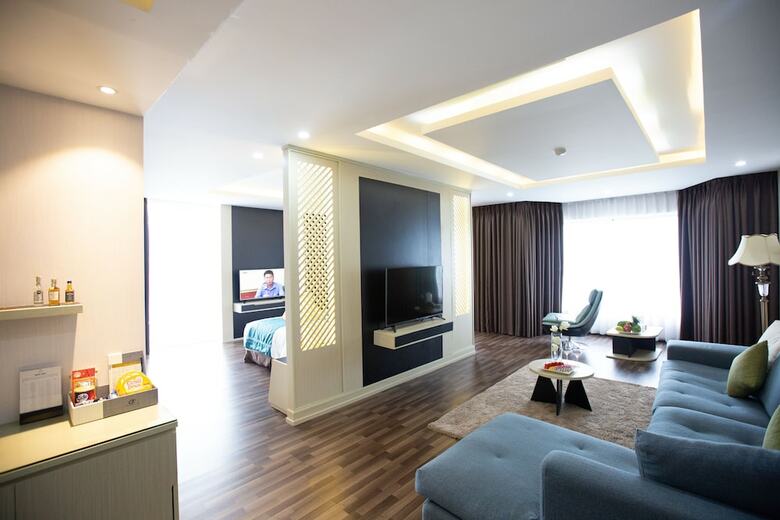 Central Hotel