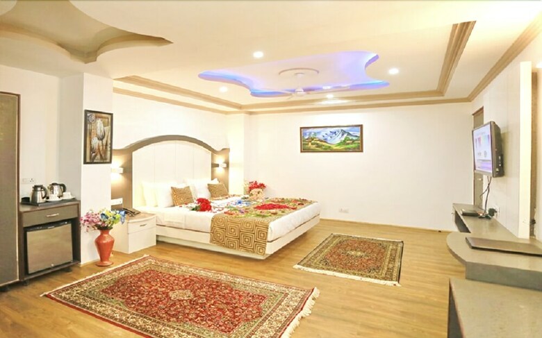 Hotel Crown Plaza Residency