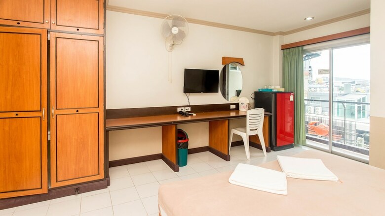 Hotel D.j. House