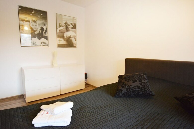 Golden Sun Apartments- Polanki