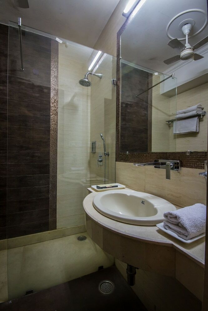 The Sun Court Hotel Yatri