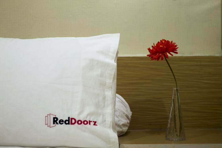 Hotel Reddoorz Plus @ Pogung Raya