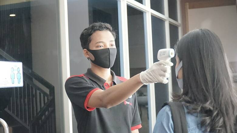 Hotel Reddoorz Plus Near Alun Alun Selatan 2