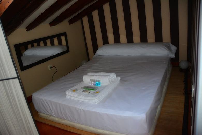 Apartamentos Puerta Del Sol Downtown