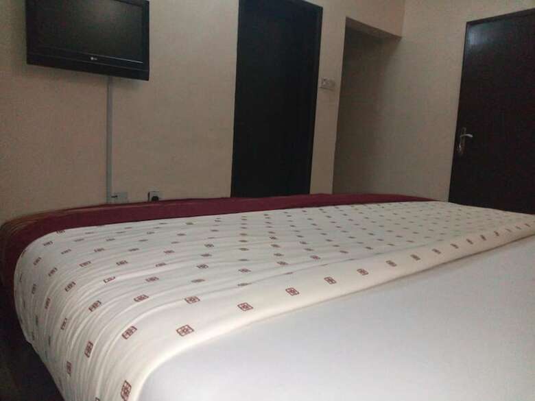 Roneks Royal Hotel & Suites