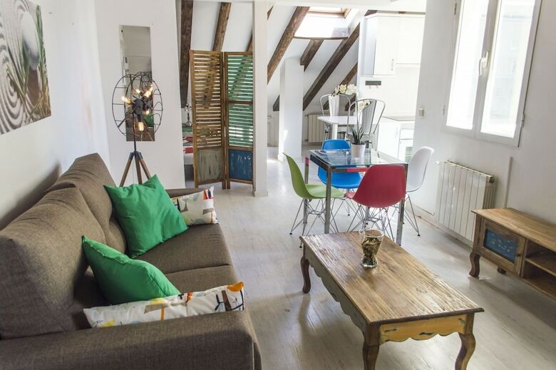 Apartamentos Buhardilla Plaza de Espa�a Con Vistas