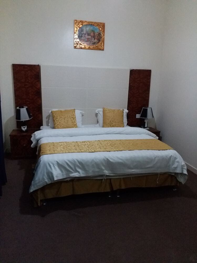 Hotel Al Raha Garden Suites