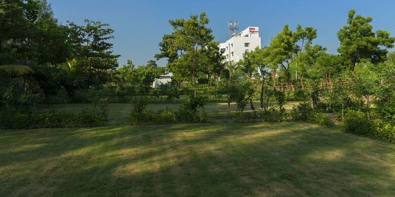 Rajhans Hotel And Resort
