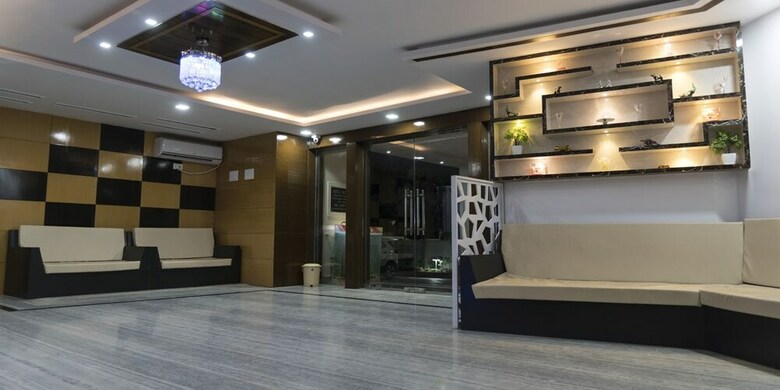 Rajhans Hotel And Resort