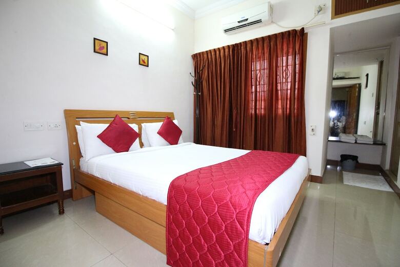 Hotel Alps Residency