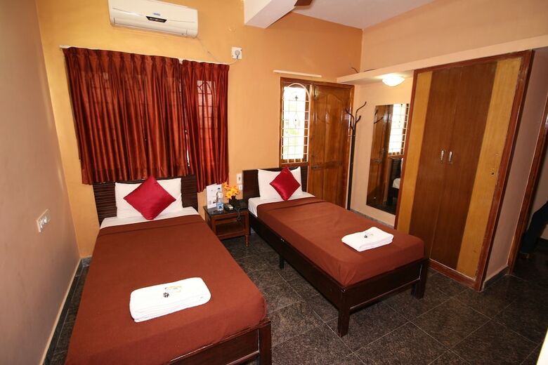Hotel Alps Residency