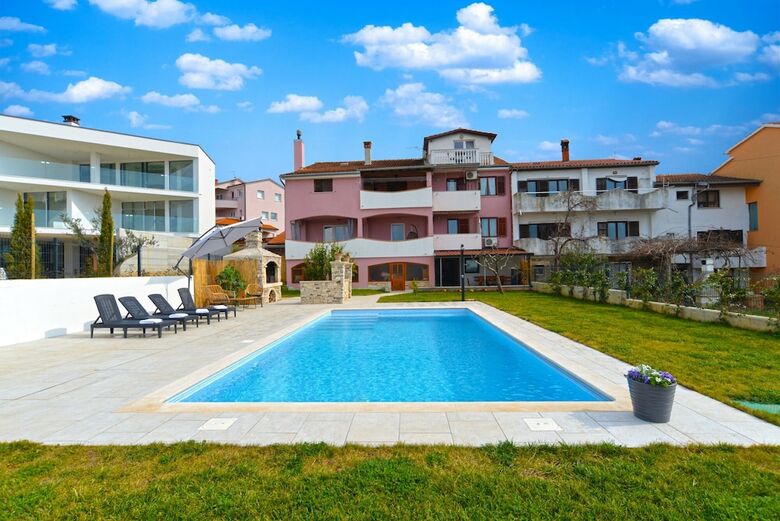 Apartments Margareta 742