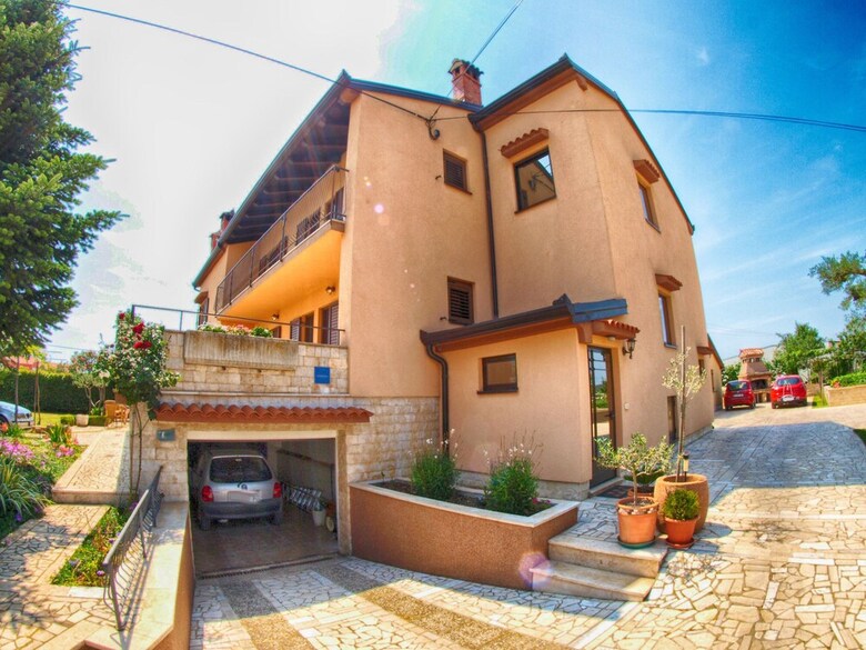 Apartments Pam 379