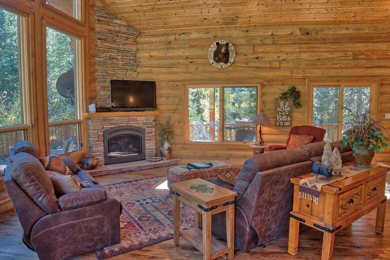 114 Mark Court  (Private Home With Hot Tub)